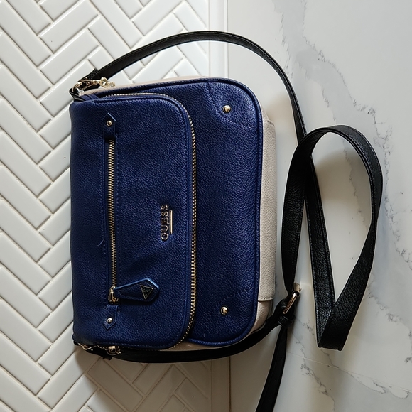 Guess bag - Picture 1 of 2